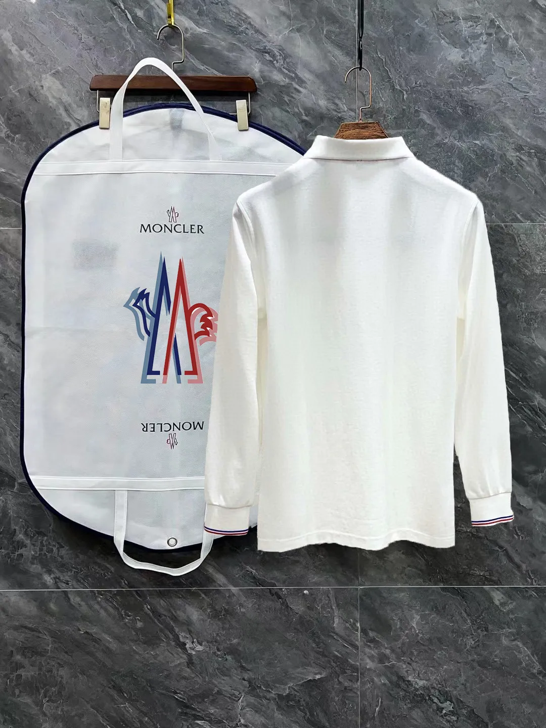MONCLER/ SS Polo 。 T . . ! Piquet , “ ”。 . , , logo ， ， ， ， ， ， 。 Black/White/ Size：M~3XL